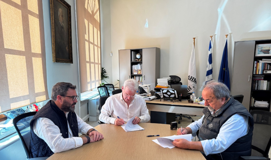 Αλλάζει όψη το πεζοδρομημένο τμήμα της Ταξιάρχου Μαρκοπούλου 