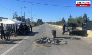 Δεν υποχωρούν οι κτηνοτρόφοι: Κομμένος στα 3 ο ΒΟΑΚ – Μπλόκα και σε Χανιά και Ρέθυμνο