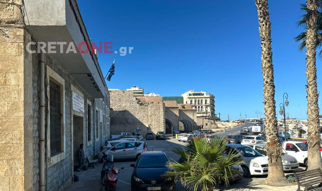 Αστυνομική παρουσία στα δημόσια κτίρια ενόψει των αγροτικών κινητοποιήσεων (φωτογραφίες)