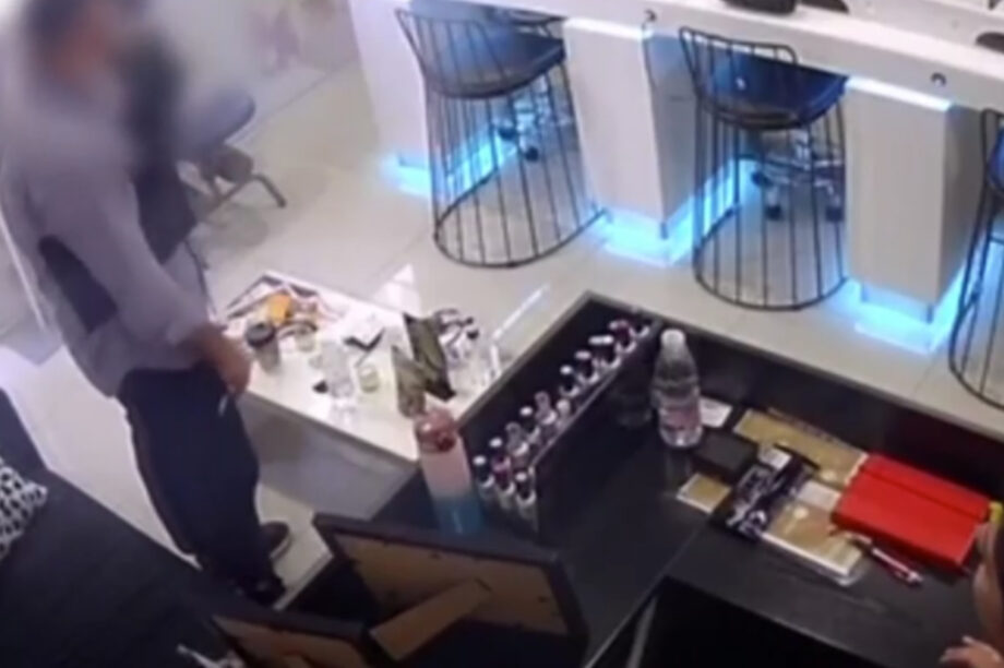 Απατεώνας στον Ταύρο υποδύεται τον ελεγκτή για να αρπάξει χρήματα! (βίντεο)