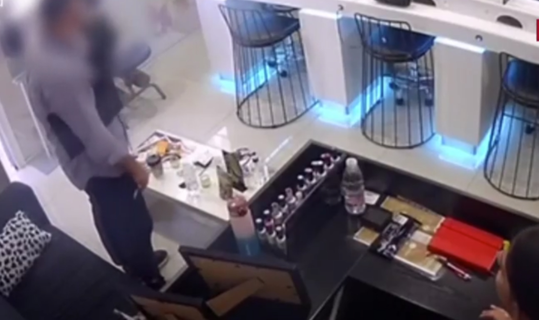 Απατεώνας στον Ταύρο υποδύεται τον ελεγκτή για να αρπάξει χρήματα! (βίντεο)