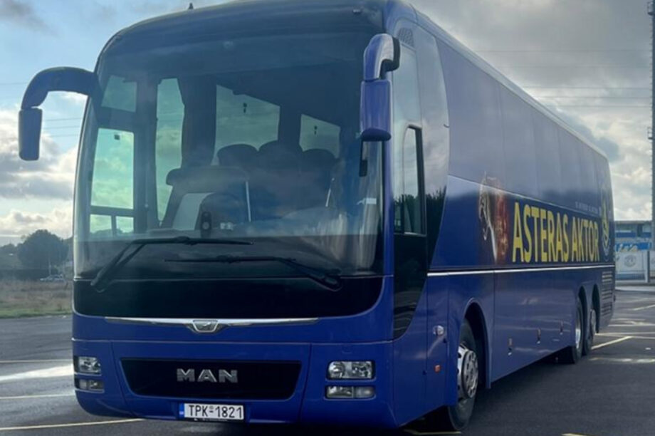 Με... επαναστατικό μήνυμα το λεωφορείο του Αστέρα Aktor