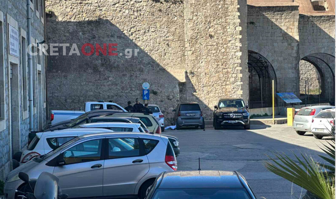 Αστυνομική παρουσία στα δημόσια κτίρια ενόψει των αγροτικών κινητοποιήσεων (φωτογραφίες)