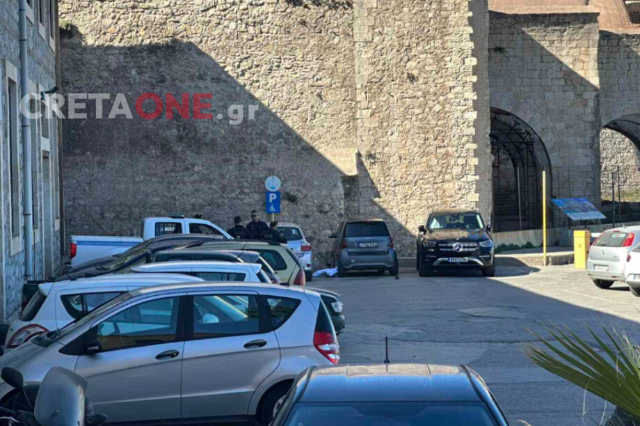 Αστυνομική παρουσία στα δημόσια κτίρια ενόψει των αγροτικών κινητοποιήσεων (φωτογραφίες)