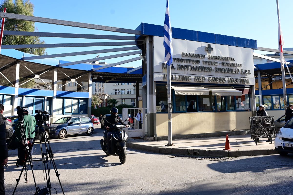 Άγριος ξυλοδαρμός στο Κορωπί: Αποσωληνώθηκε η 40χρονη μητέρα – Ο άντρας χτύπησε και το παιδί τους