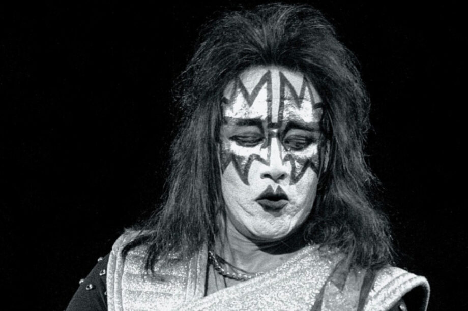 Έφυγε από τη ζωή ο εκρηκτικός κιθαρίστας των θρυλικών KISS Ας Φρίλι