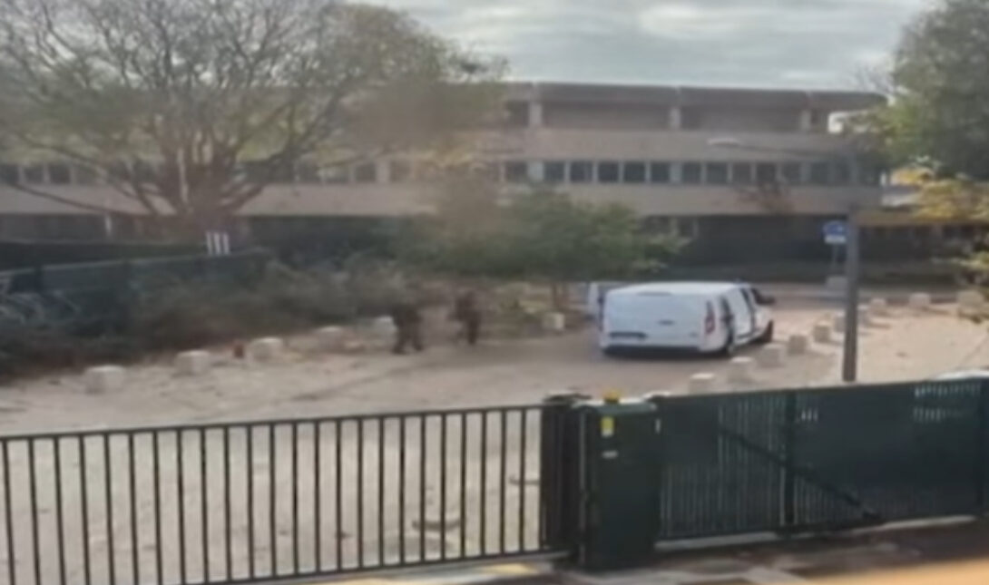 Γαλλία: Νέα κινηματογραφική ληστεία με οπλισμένους να εισβάλουν σε εργαστήριο χρυσού υποδυόμενοι τους αστυνομικούς (βίντεο)