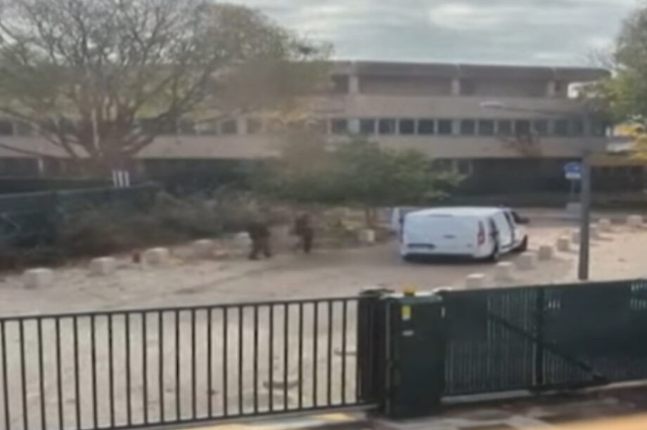 Γαλλία: Νέα κινηματογραφική ληστεία με οπλισμένους να εισβάλουν σε εργαστήριο χρυσού υποδυόμενοι τους αστυνομικούς (βίντεο)