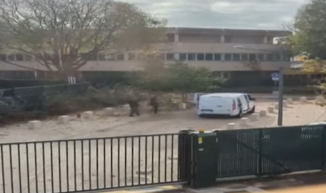 Γαλλία: Νέα κινηματογραφική ληστεία με οπλισμένους να εισβάλουν σε εργαστήριο χρυσού υποδυόμενοι τους αστυνομικούς (βίντεο)