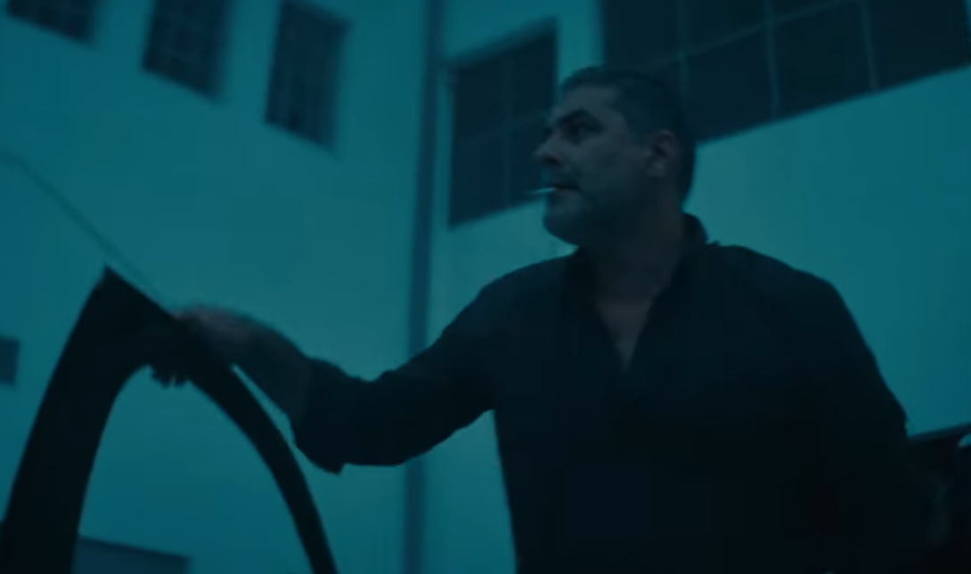ΛΕΞ: Το video clip του νέου τραγουδιού του για την ταινία «Σπασμένη Φλέβα» (βίντεο)