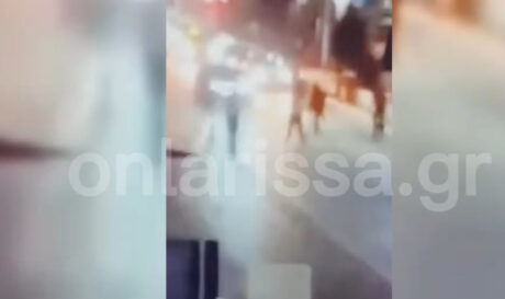 Η στιγμή της επίθεσης σε οπαδούς της ΑΕΛ στο Περιστέρι (βίντεο)