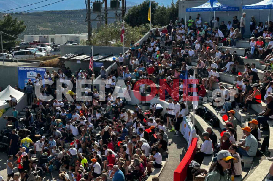 Οι τερματισμοί στον Ημιμαραθώνιο Κρήτης στο Αρκαλοχώρι (βίντεο)
