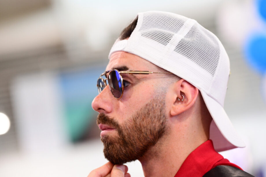 «Με έπιασε από τον λαιμό και με σήκωσε» λέει η διασώστρια για την επίθεση που δέχθηκε από τον Βιλντόσα