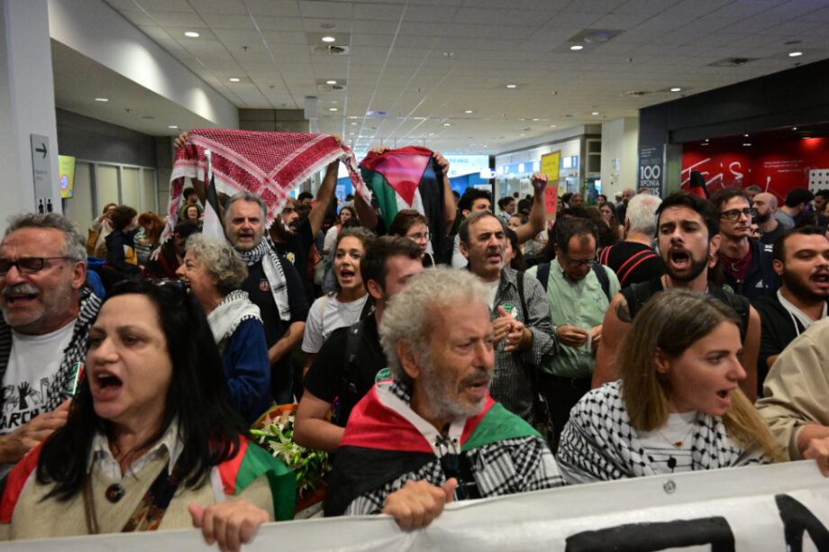 Ζεστή υποδοχή τους 27 Έλληνες του Global Sumud Flotilla που απελάθηκαν από το Ισραήλ (βίντεο)