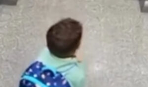 Viral το βίντεο με αγοράκι που κλείστηκε σε ασανσέρ, έκανε την προσευχή του και…απεγκλωβίστηκε!