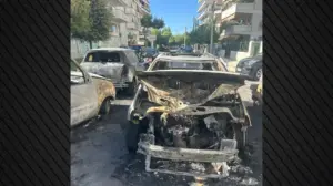 Φωτιά σε τέσσερα ΙΧ – Καταστράφηκαν ολοσχερώς τρία οχήματα, σοβαρές ζημιές