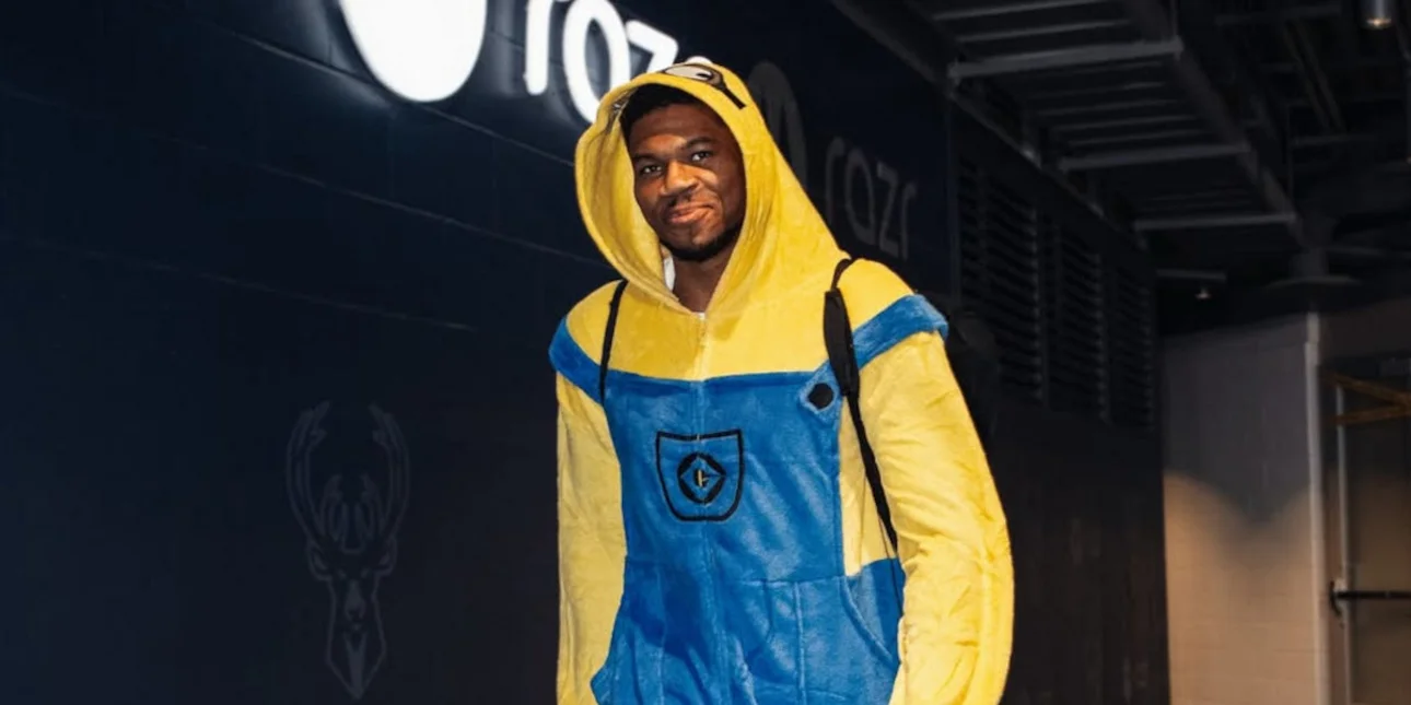 Ο Γιάννης Αντετοκούνμπο έγινε… Minion: «Το πιο ψηλό Minion στον κόσμο!»