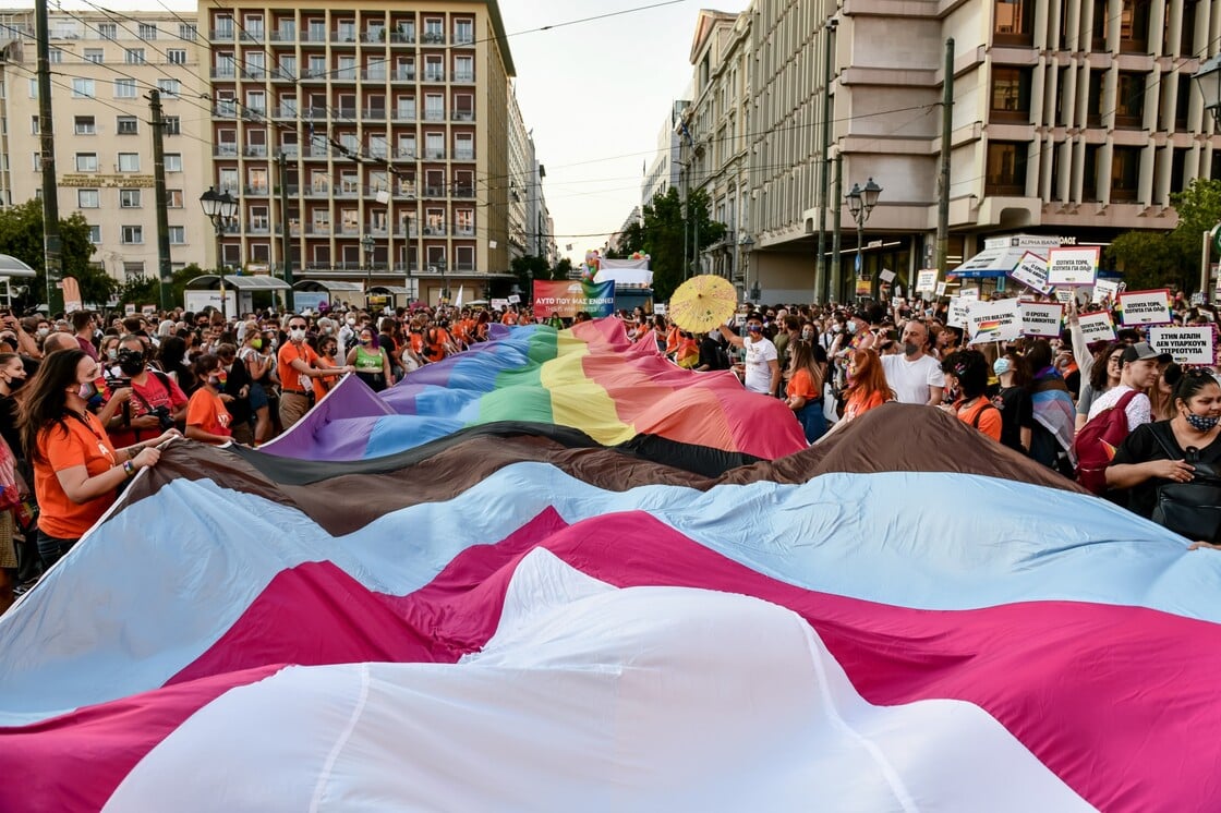 Απίστευτη καταγγελία: Τρανσφοβική επίθεση σε τράπεζα στην Κυψέλη – Δείτε το βίντεο