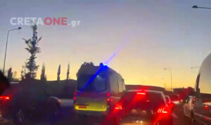 Τουρίστες χάνουν την πτήση τους λόγω των μπλόκων στον ΒΟΑΚ