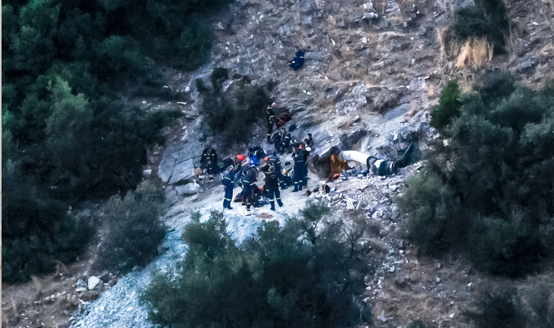 Επιχείρηση διάσωσης 65χρονου στη Ρόδο – Άμεση η παρέμβαση της Πυροσβεστικής για τον απεγκλωβισμό του
