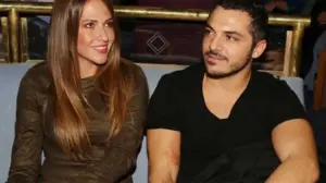Γνωστός τραγουδιστής υπέβαλε μήνυση εναντίον της πρώην συντρόφου του – Της πέρασαν χειροπέδες