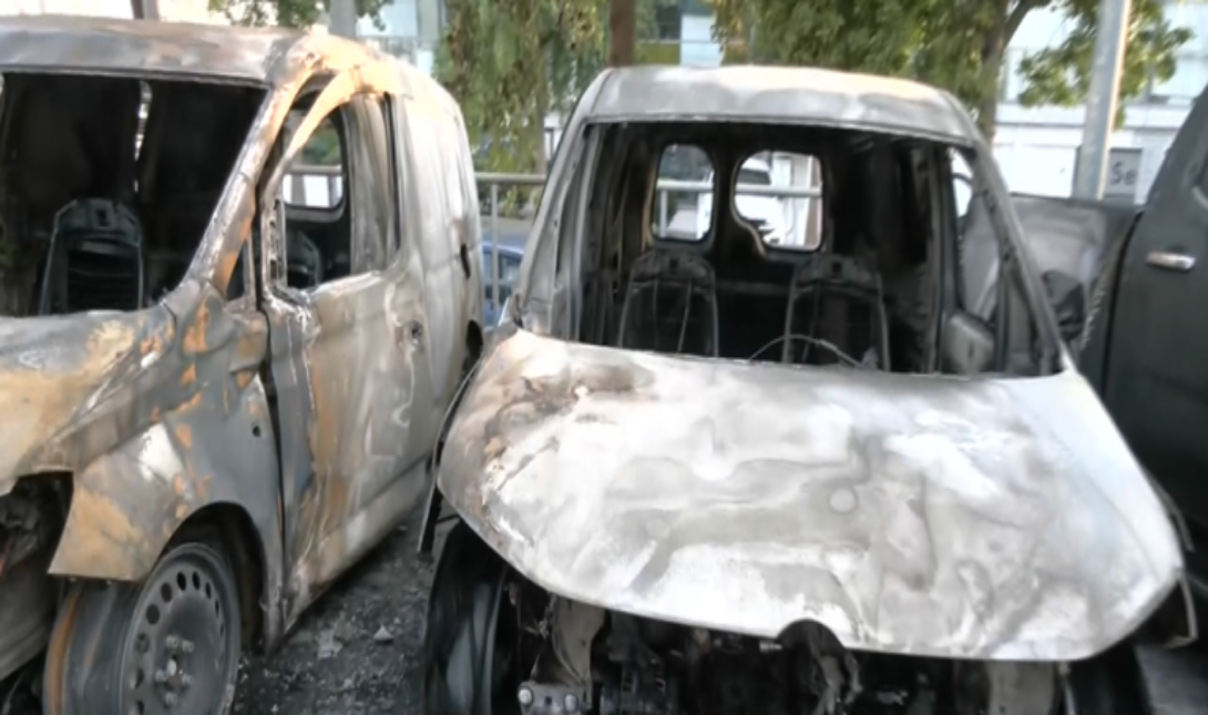 Εμπρηστική επίθεση σε αντιπροσωπεία αυτοκινήτων στη Νέα Χαλκηδόνα – Πέντε Ι.Χ. καταστράφηκαν ολοσχερώς