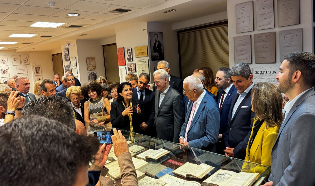 «Το Ηράκλειο τιμά τον ιδρυτή της Βικελαίας Βιβλιοθήκης» – Παρουσία Κακλαμάνη τα εγκαίνια της έκθεσης για τη ζωή και το έργο του Δημήτρη Βικέλα (βίντεο)