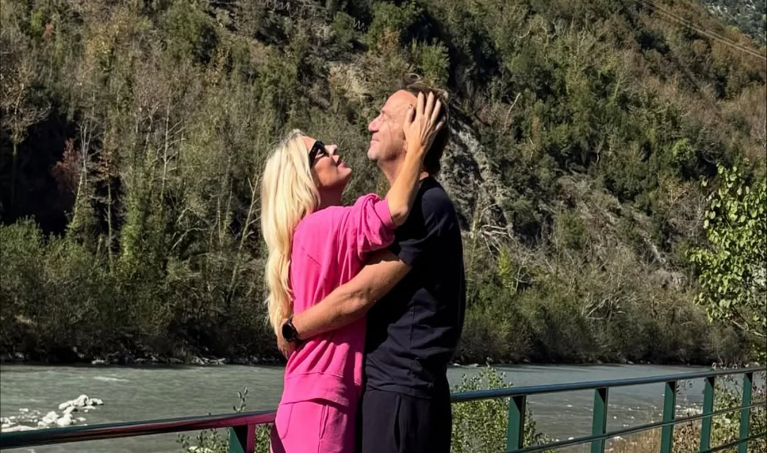 Ελένη Μενεγάκη γιορτάζει τα γενέθλιά της στα Τζουμέρκα