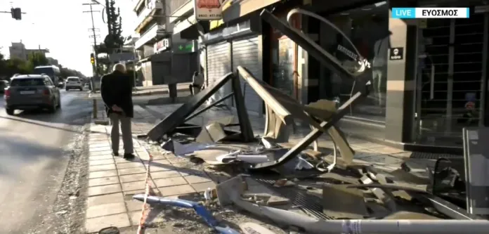 Σοκαριστικό τροχαίο στη Θεσσαλονίκη: 24χρονη παρέσυρε στάση λεωφορείου με το ΙΧ της – Σώθηκε από θαύμα (Φώτο)
