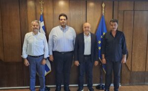 Συνάντηση του Δημάρχου Σφακίων με τον Υπουργό Εσωτερικών για κρίσιμα αναπτυξιακά έργα