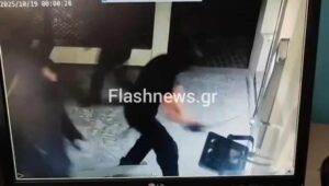 Χανιά: Η στιγμή που κουκουλοφόροι βανδαλίζουν επιχείρηση στην πόλη (βίντεο)