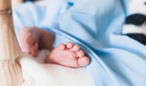 Επίδομα γέννας έως 3.000 ευρώ από τους δήμους – Ποιοι δήμοι στην Κρήτη το εφαρμόζουν