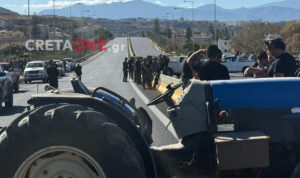 Ηράκλειο: Αποφάσισαν διανυκτέρευση στα μπλόκα οι αγροτοκτηνοτρόφοι – Κλείνουν ξανά τον ΒΟΑΚ