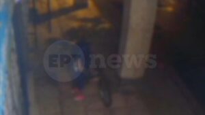 Καρέ-καρέ η ένοπλη επίθεση στην Ομόνοια – Η στιγμή του πυροβολισμού (βίντεο)