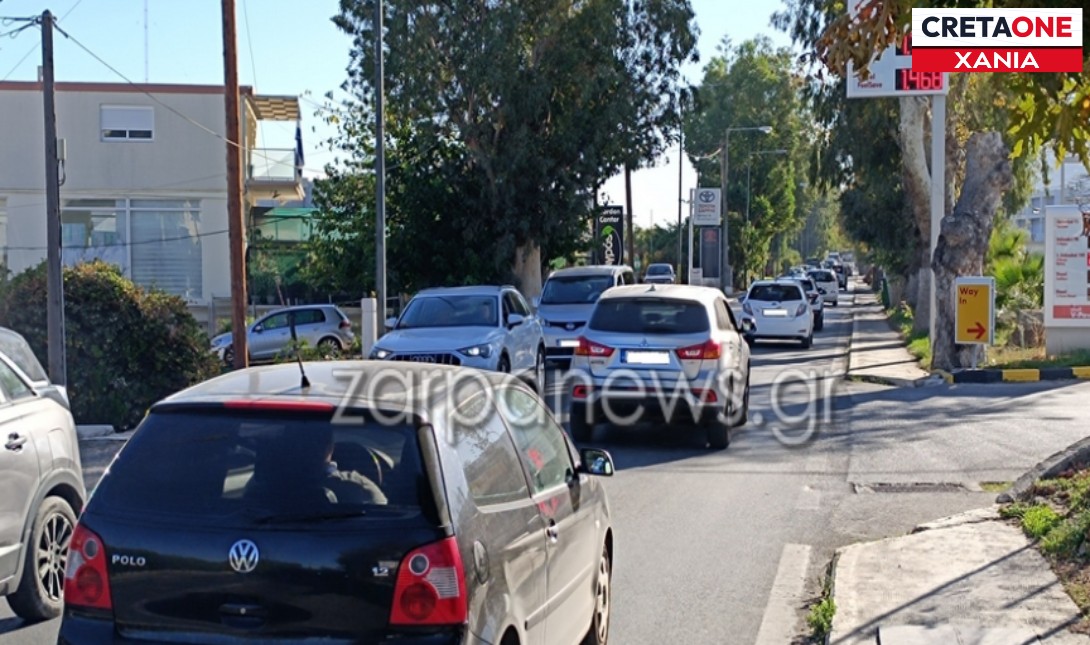 Χανιά: Κυκλοφοριακό κομφούζιο στη λεωφόρο Σούδας και την εθνική οδό από το μπλόκο των αγροτών (φωτογραφίες)