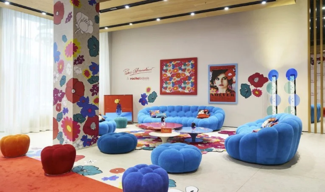 Όταν το σινεμά γίνεται design – Ο Πέδρο Αλμοδόβαρ σχεδιάζει έπιπλα, όπως σκηνοθετεί ιστορίες