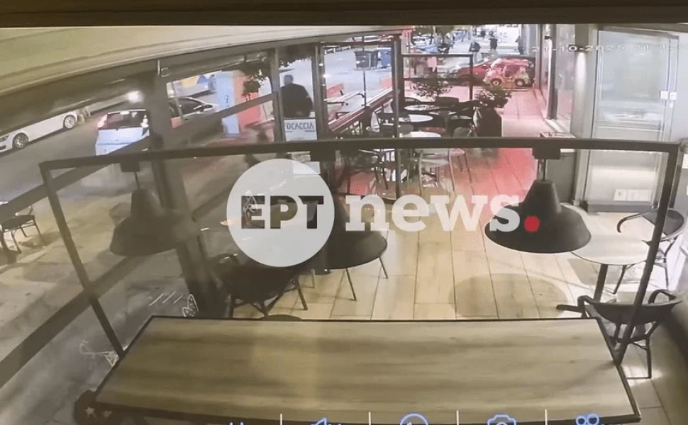 Βίντεο από το τροχαίο στο Περιστέρι: Η στιγμή που το 2χρονο παιδί εγκλωβίζεται κάτω από αυτοκίνητο