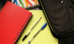 Διανομή σχολικών ειδών σε μαθητές και μαθήτριες ευάλωτων οικογενειών από τον Δήμο Ηρακλείου