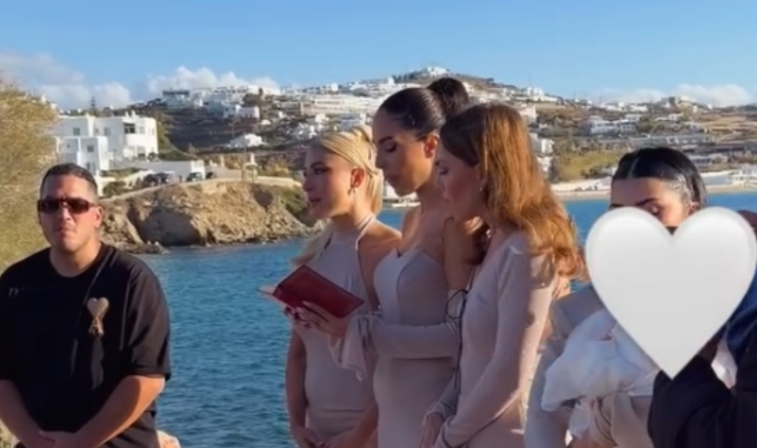 Ιωάννα Τούνη: Νονά στη Μύκονο η γνωστή influencer – Δείτε εικόνες από τη βάφτιση