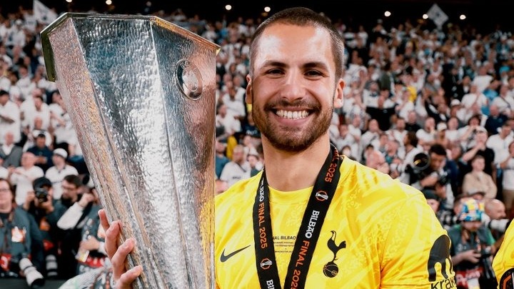 Τερματοφύλακας της Τότεναμ άφησε το ποδόσφαιρο για να γίνει φωτογράφος