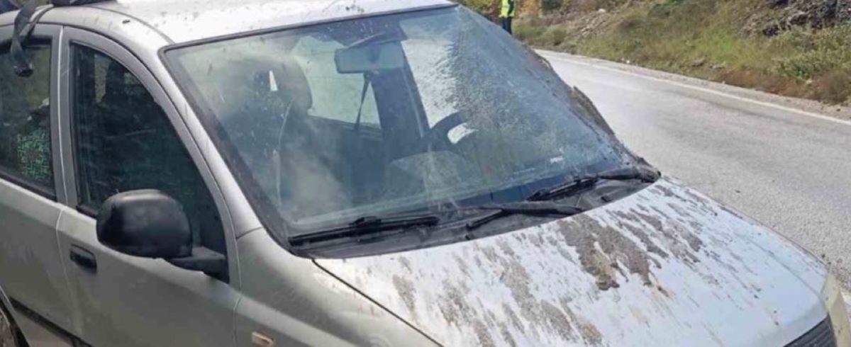 Τροχαίο ατύχημα: Αυτοκίνητο εξετράπη της πορείας του – Δείτε φωτογραφία