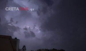 Καιρός: Η Adel «χτυπά» και στην Κρήτη – Κεραυνοί, βροχές και καταιγίδες τα ξημερώματα στο νησί – Δείτε φωτό και βίντεο