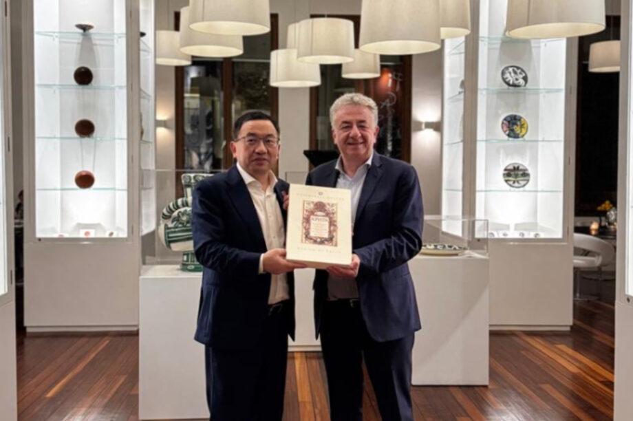 Αρναουτάκης πρέσβης Κίνας