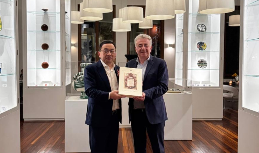 Ηράκλειο: Με τον πρέσβη της Κίνας συναντήθηκε ο Σταύρος Αρναουτάκης (φωτογραφίες)