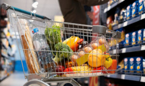 Συνεχίζεται το ράλι της ακρίβειας στα τρόφιμα – Ποια προϊόντα «σέρνουν τον χορό» των ανατιμήσεων