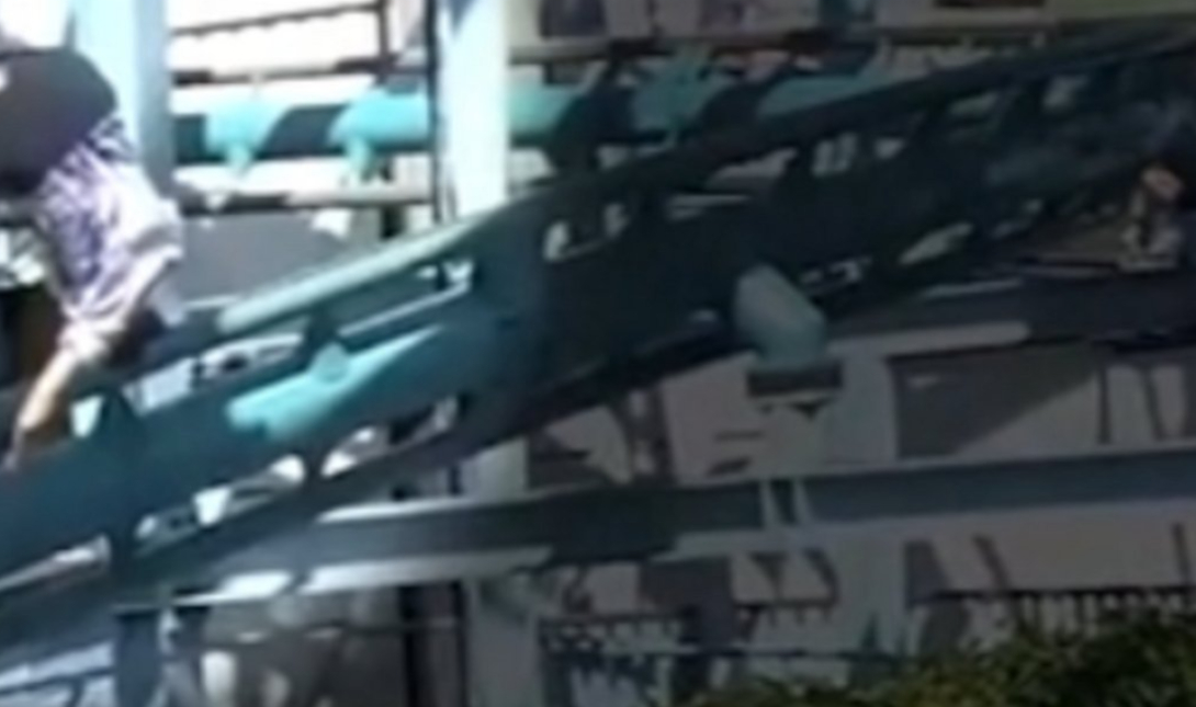 Βίντεο σοκ: Γυναίκα εκτοξεύεται από τρενάκι λούνα παρκ στη Στοκχόλμη