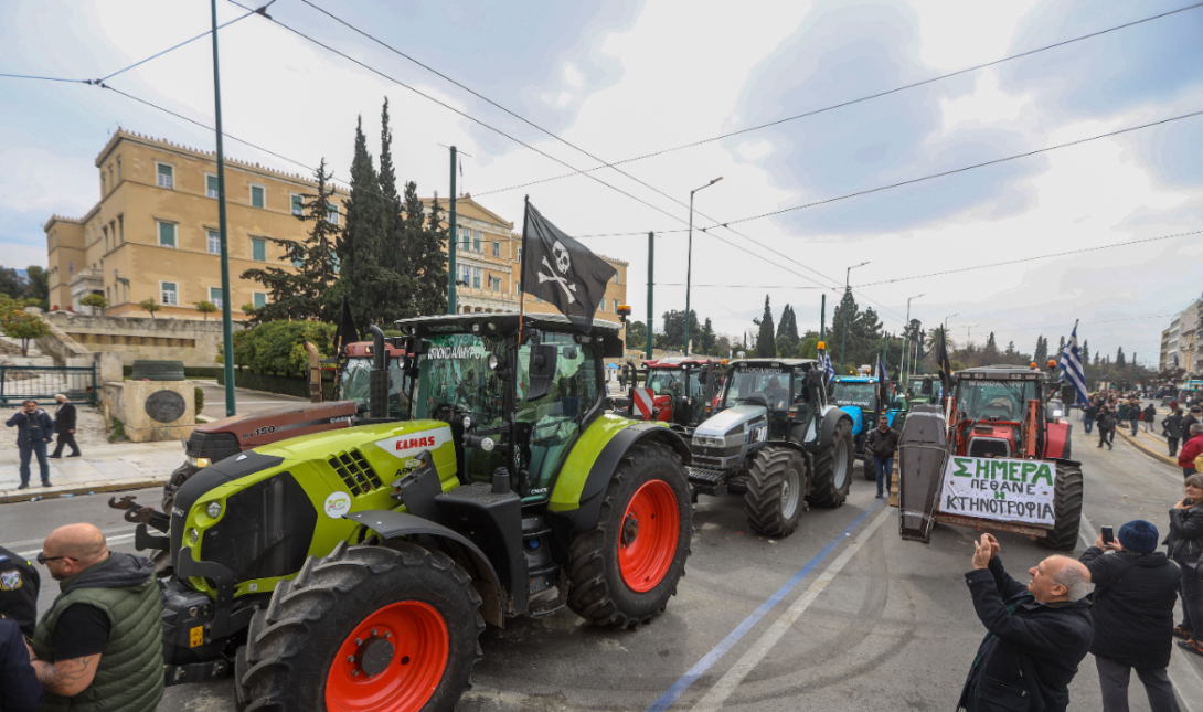 Απόβαση στο υπουργείο Αγροτικής Ανάπτυξης κάνουν σήμερα οι κτηνοτρόφοι – Χριστούγεννα στους δρόμους ετοιμάζουν οι αγρότες