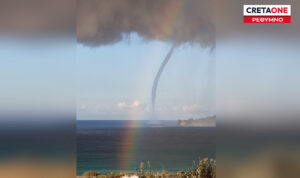 Μαγευτικό θέαμα στον ουρανό του Ρεθύμνου: Υδροστρόβιλος και ουράνιο τόξο μαζί στον Πλακιά