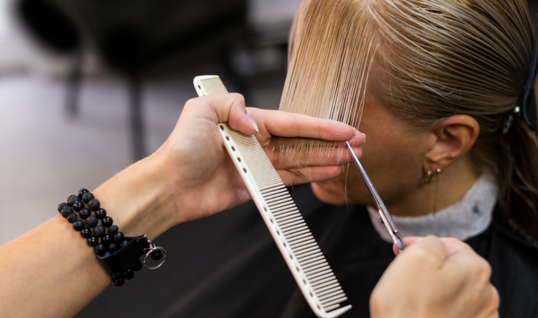 «Πάρτι» φοροδιαφυγής αποκάλυψε η ΑΑΔΕ: Κομμωτές με εισόδημα 298 ευρώ το μήνα – Ζημιές δήλωσαν 7 στα 10 μπαρ!