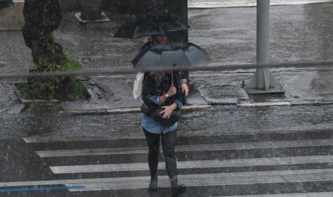 Καιρός: Η Adel «χτυπά» σήμερα Παρασκευή (28/11) και την Κρήτη – Βροχερό ξύπνημα στο Ηράκλειο